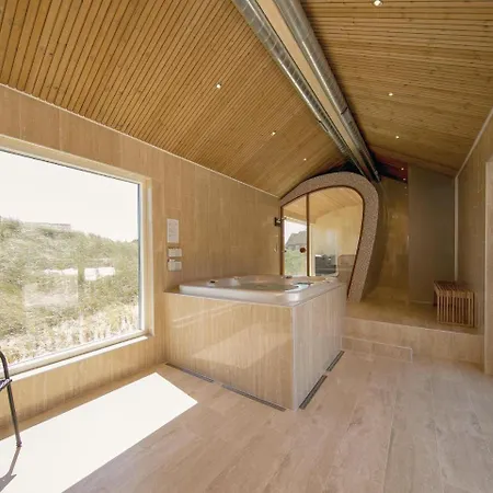 Dom wakacyjny Four-bedroom Holiday In Blokhus