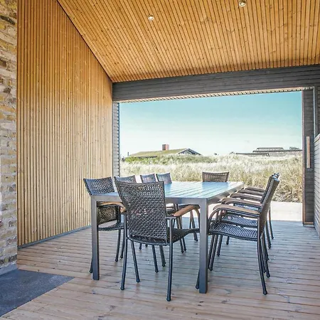 Dom wakacyjny Four-bedroom Holiday In *