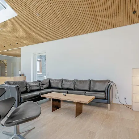 Dom wakacyjny Four-bedroom Holiday In