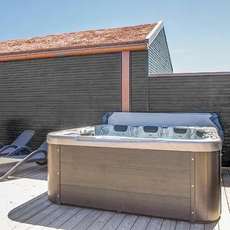 Four-bedroom Holiday In